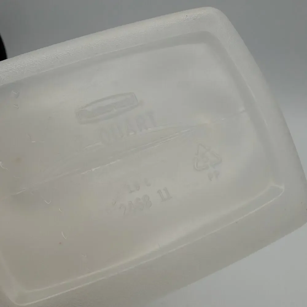 Rubbermaid Servin' Saver 2 Qt Drink Container Jug Almond Lid #2468 Vintage EUC